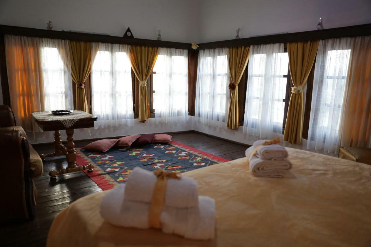 Guest House Mikel Berat Exterior photo