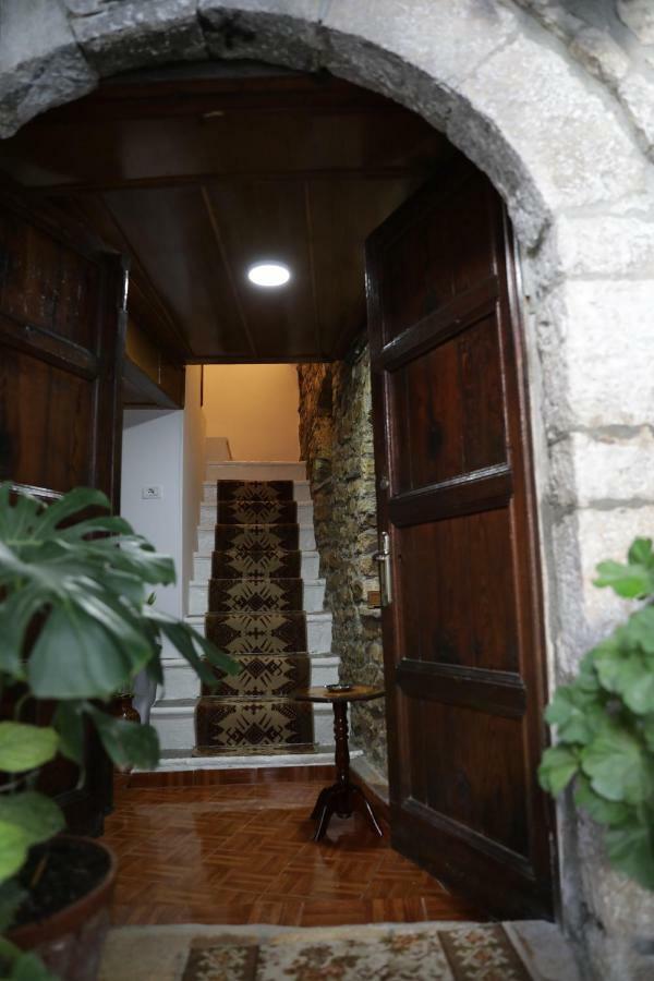 Guest House Mikel Berat Exterior photo