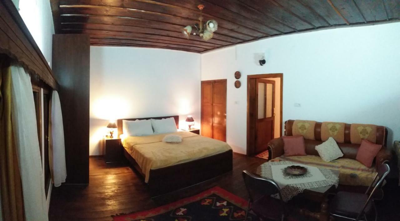 Guest House Mikel Berat Exterior photo